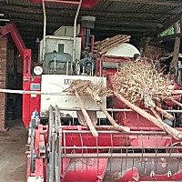 雷沃谷神RG40型履带式谷物联合收割机