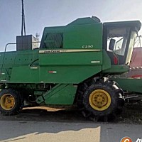 约翰迪尔C230联合收割机