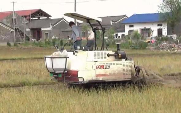 沃得猛龙三点式悬挂式作业视频