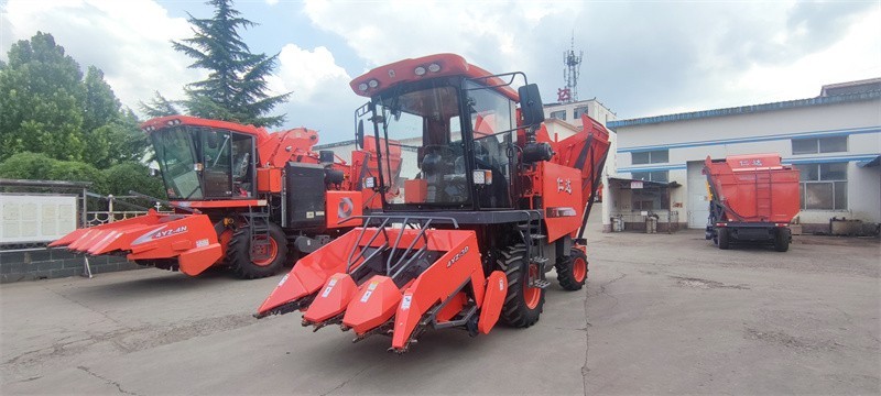 仁达4YZ-3D自走式玉米收获机