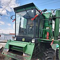 约翰迪尔1048收割机