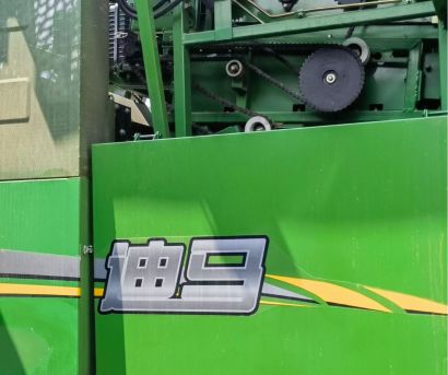 迪马战狼4YZ-4CJI自走式茎穗兼收玉米收割机