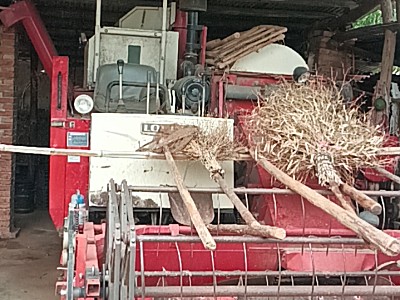 雷沃谷神RG40型履带式谷物联合收割机