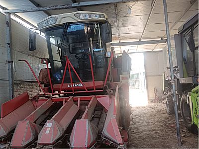 雷沃谷神4YZ-4ER自走式玉米收获机