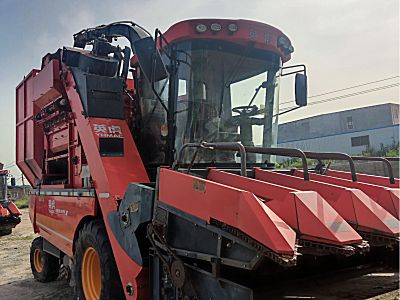 英虎4YZJ-4自走式玉米茎穗兼收收割机