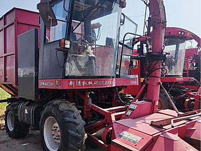 新疆牧神4QZ-2200型自走式青（黄）贮饲料收获机