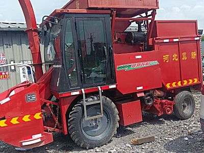 河北冀新4YZQ-2C1自走式玉米收获机
